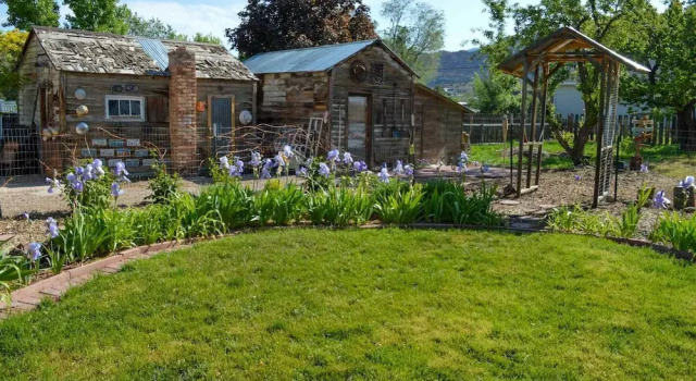 Апартаменты Cozy & Vintage Cedar City Apartment w/ Fire Pit!