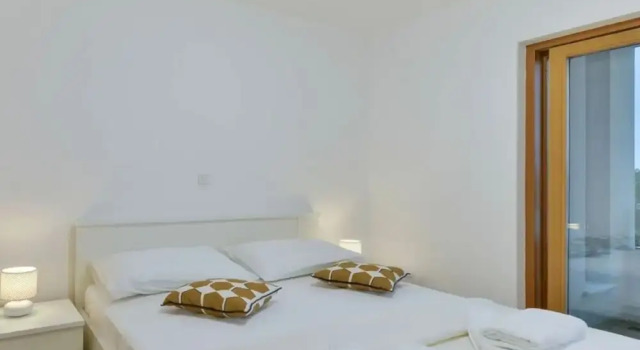 New Villa With Pool and Roof Terrace