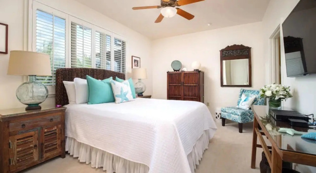 Кровать в общем номере Пентхаус с 6 комнатами с балконом и oceanfront Wailea Beach Villas