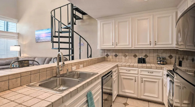 Апартаменты Idyllic Montgomery Condo w/ Pool & Lake View!