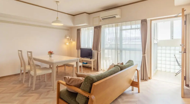 Семейные апартаменты с 3 комнатами с балконом Universal Bay Condominium