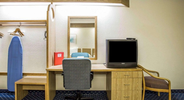 Четырёхместный номер Standard Econo Lodge Denver International Airport