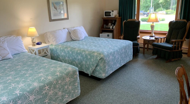 Четырёхместный номер Deluxe с видом на сад Towne Lyne Motel