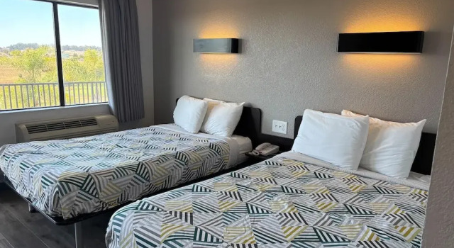 Четырёхместный номер Deluxe Hotel B5 -Watsonville