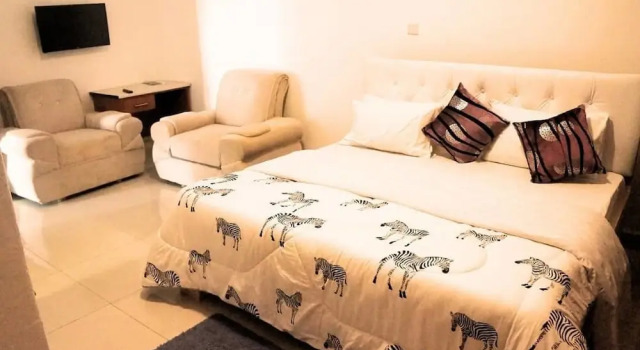 Garden Courts Hotel Masaka, Забронировать Отель Масака 