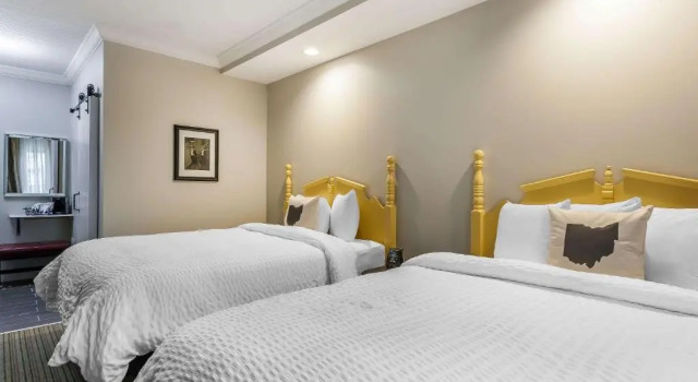 Четырёхместный номер Deluxe The Aurora Inn Hotel and Event Center