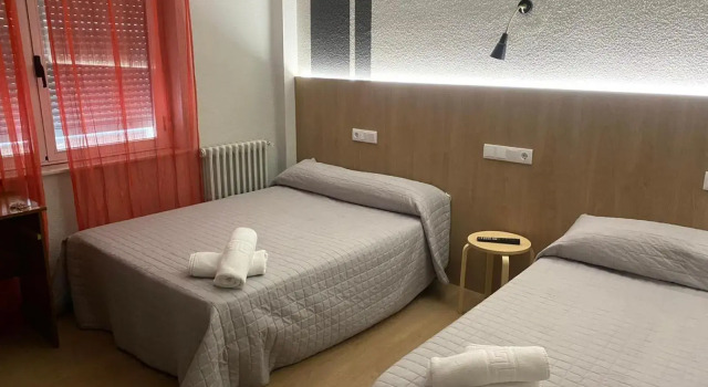 Hostal Uría, Забронировать Отель Недорогие отели Саламанки, рядом с Cueva de Salamanca, недорого