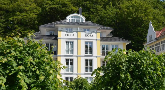 Villa Rosa - Apt. 10, Забронировать Вилла Отели Остзебад-Зеллин с парковкой, рядом с Зеллинский музей янтаря, Парковка