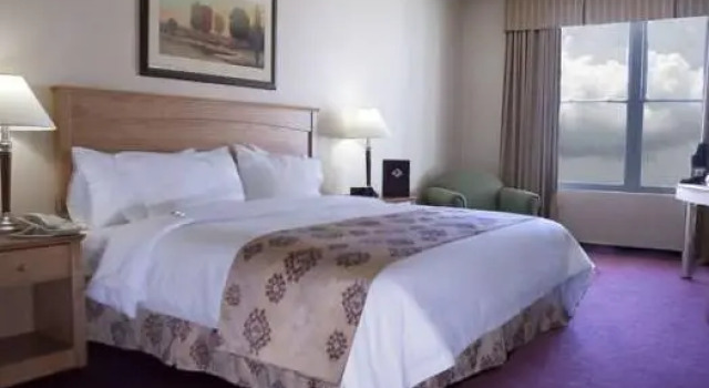 Номер Deluxe Four Points by Sheraton Moncton