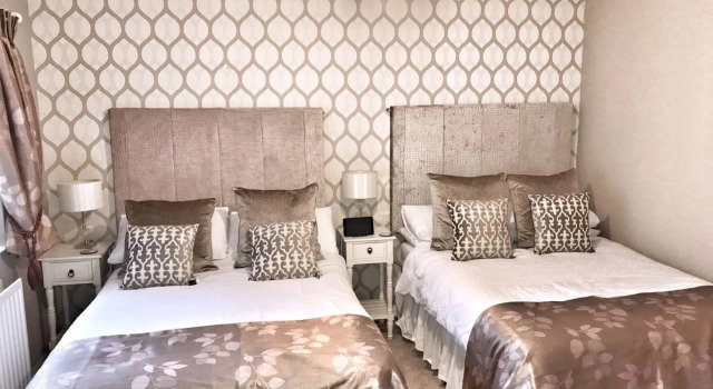 Elagh View B&B Family Room Sleeps 4, Book Bed and Breakfast Londonderry 