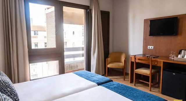 Двухместный номер Exterior с балконом Hotel Adonis Plaza