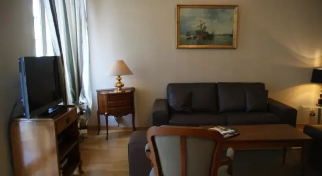 C.J.1 Brussels Apartments, Забронировать Апартаменты/квартира Брюссель Брюссельский столичный регион, рядом с Церковь де-ла-Шапель