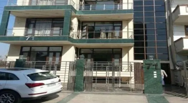 Indira Homes, Забронировать Отель Отели Гургаон с парковкой, рядом с Apollo Tyres Ltd, Парковка