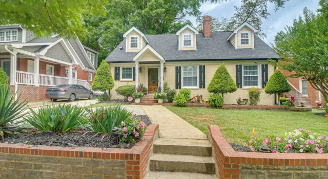 Коттедж Charlotte Home w/ Yard - Near Spectrum Center!