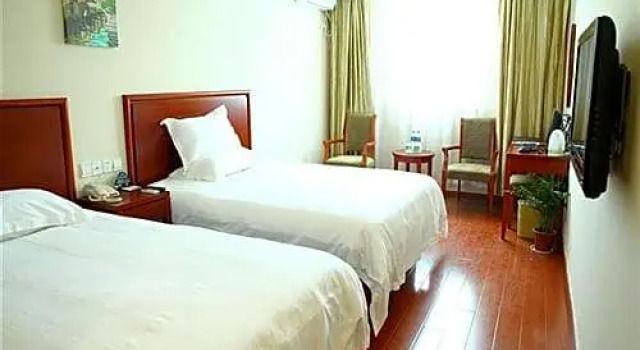Четырёхместный номер Standard GreenTree Inn Nantong Rudong Bus Station Express Hotel