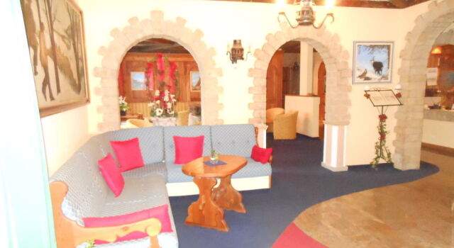 Hotel Matterhorn-Resort Walliserhof, Reservar Hotel Hotéis em Taesch com piscina, Piscina