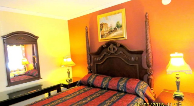 Номер Deluxe Central Inn Motel