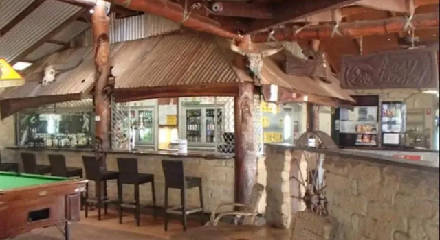 Lazy Lizard Tavern and Caravan Park Cabins, Забронировать Отель Пайн Крик Северная Аделаида
