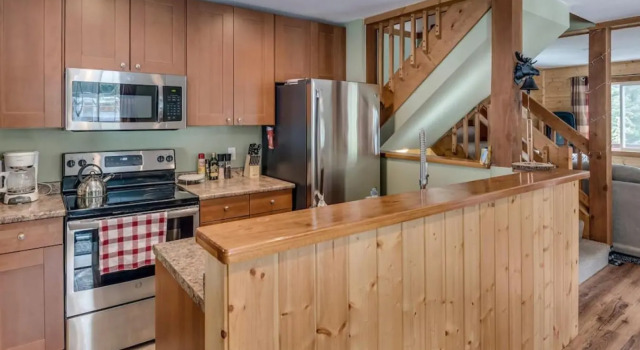 Whiskey Jack, 4 Bedroom Cabin with Outdoor Firepit, Buchen Sie Hotel Sunshine Valley Vancouver, Küste und Berge