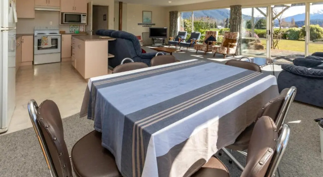 Kepler Retreat - Te Anau Holiday Home
