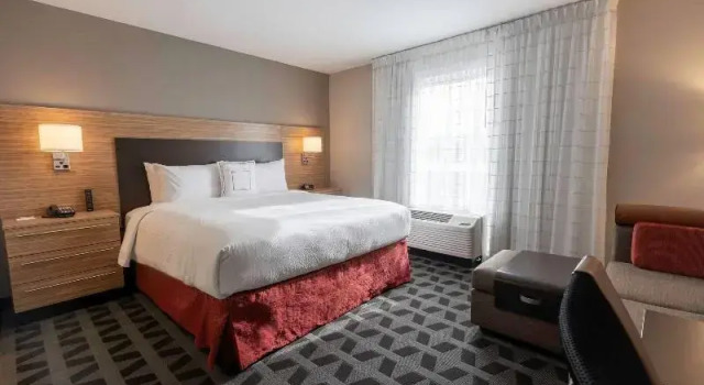 Двухместный люкс TownePlace Suites by Marriott Clinton