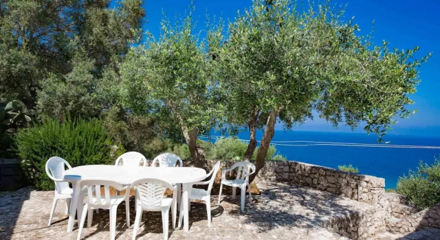 And001 in Andrano With 4 Bedrooms and 2 Bathrooms