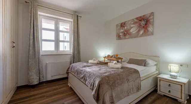Villa Zizi in Vrsi With 4 Bedrooms and 3 Bathrooms, Забронировать Вилла Отели в центре Врси, в центре