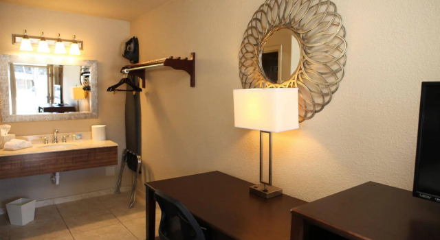 Unique Suites Hotel, Buchen Sie Hotel Charleston Illinois
