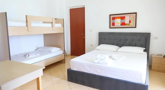 Четырёхместный номер Standard с балконом Pellumb Apartments