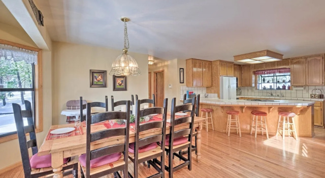 Коттедж с 3 комнатами Near Bear Valley: Peaceful Arnold Home w/ Hot Tub