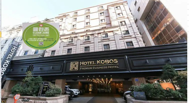 Кровать в общем номере Kobos Hotel