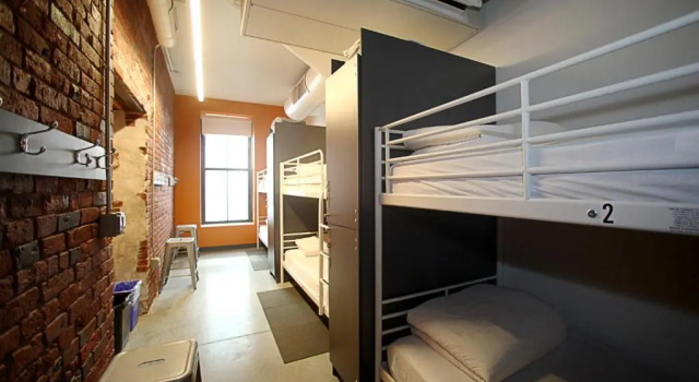Кровать в общем номере (мужской номер) HI Boston Hostel