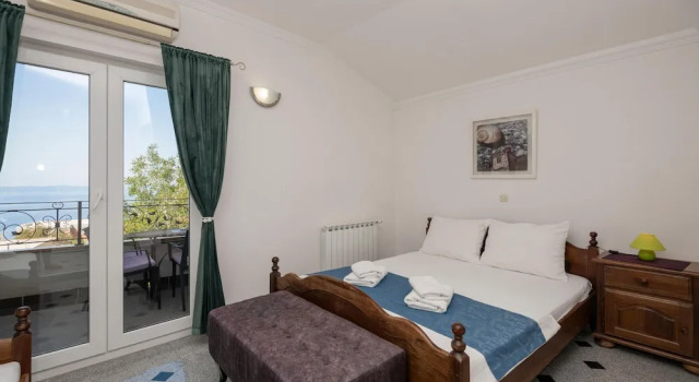 Awesome Home in Makarska With Wifi and 2 Bedrooms, Забронировать Отель Отели Велико Брдо с парковкой, Парковка