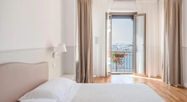 Трёхместный номер с видом на море Miramare Hotel