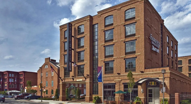 Fairfield Inn & Suites Baltimore Downtown/Inner Harbor, Book Hotel Hoteller i Baltimore med parkering, nær Johnson Square, Parkering