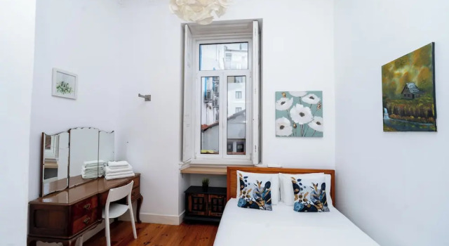 2 Bedroom Apartment Located Heart of Lisbon City