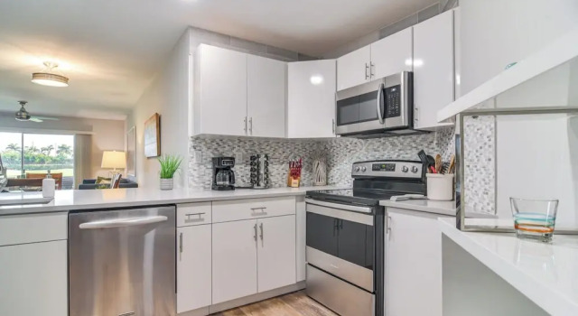 Апартаменты Modern Isla Del Sol Condo: Walk to St. Pete Beach!