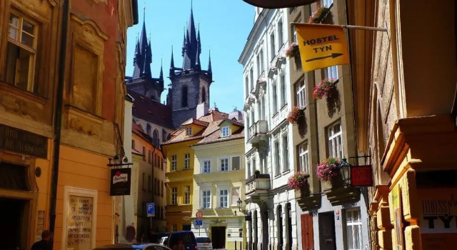 Hostel Prague Tyn, Забронировать Хостел Отели Праги с парковкой, рядом с Mozart Dinner Prague, Парковка