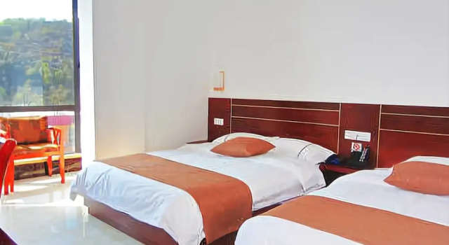 Shili Yintan Hotel, Rezerwuj Hotel Hotele w Jiangmen z parkingiem, Parking