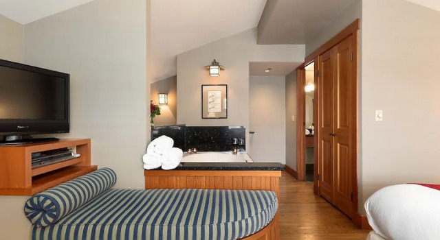 Двухместный номер Standard с балконом и с красивым видом из окна La Conner Channel Lodge