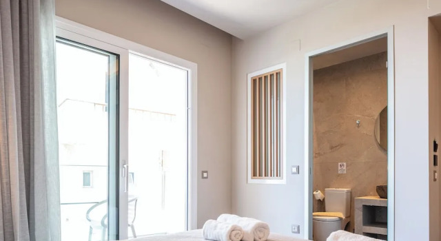 Полулюкс с балконом и с частичным видом на море Skipper Beachfront Suites