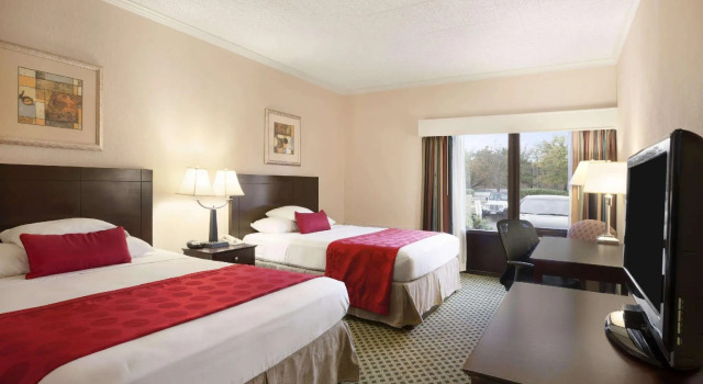 Четырёхместный номер Standard Ramada by Wyndham Newark/Wilmington
