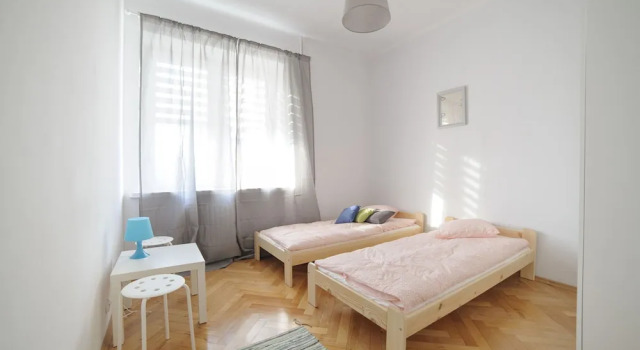Blues House Rooms, Забронировать Отель Отели Варшавы с парковкой, рядом с ОРКО Тауэр, Парковка