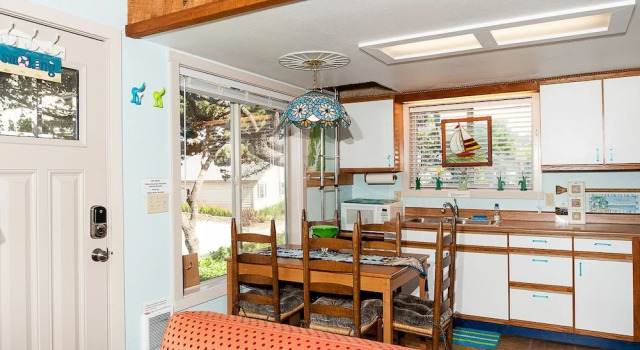 Sea Daze 1 Br cottage by RedAwning, Varaa Lomakoti Lincoln City Oregon Coast