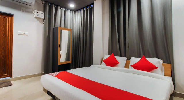 OYO Flagship 41157 Aditya Palace Beltola Survey, Varaa Hotelli 3 tähden hotellit kohteessa Assam, 3*