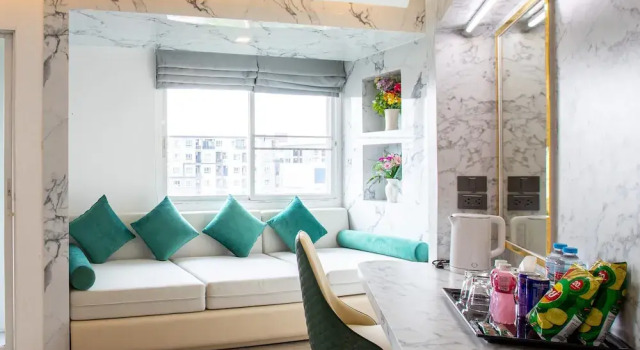 Четырёхместный номер Deluxe с балконом Airbus Hotel At Phawana Station