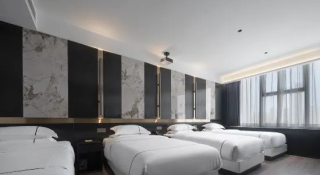 Кровать в общем номере Wen HOTEL