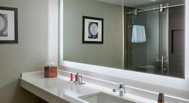 Номер Standard Houston Marriott South at Hobby Airport
