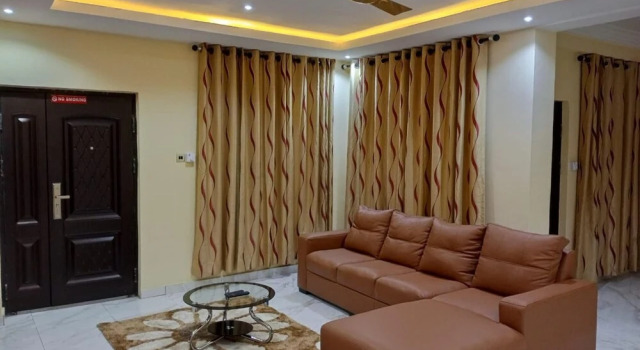 Апартаменты с балконом Executive 3-bed Furnished Apartment in Kwashieman