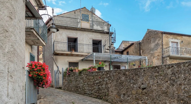 Peaceful Holiday Home in Perdifumo With Balcony